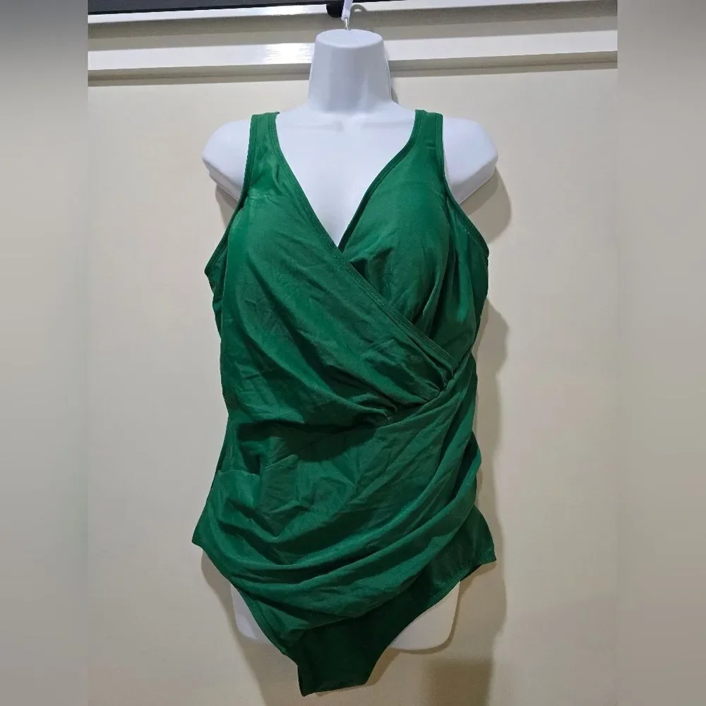 Miraclesuit Plus Size Oceanus One Piece NWOT Size 24W Malachite Green